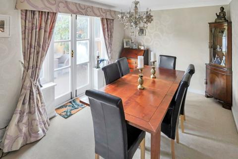 10 Larkin Close, Coulsdon, CR5 2LS