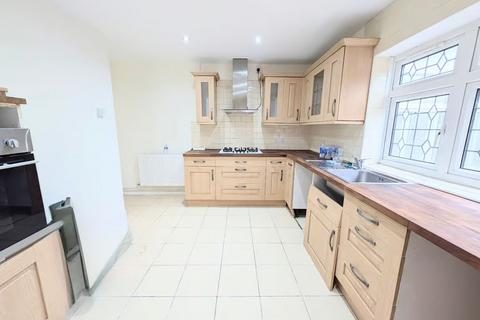 4 bedroom detached house to rent, Sudbury Court Road, Harrow HA1