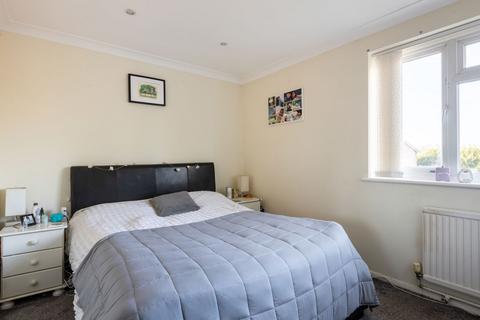 2 bedroom flat for sale, Uridge Crescent, Tonbridge TN10