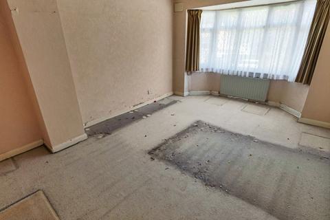 70 Caterham Drive, Coulsdon, CR5 1JH
