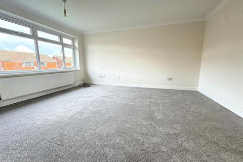 2 bedroom flat for sale, Ingram Avenue, Aylesbury HP21