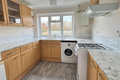 2 bedroom flat for sale, Ingram Avenue, Aylesbury HP21