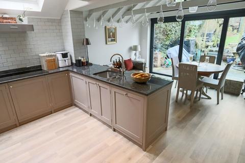 27 Highfield Road, Caterham, CR3 6QX