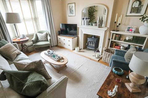27 Highfield Road, Caterham, CR3 6QX