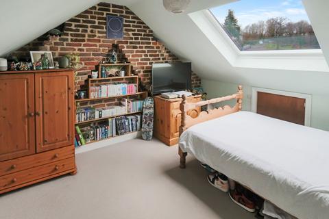 27 Highfield Road, Caterham, CR3 6QX