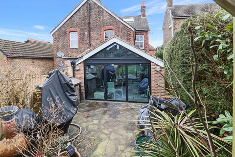 27 Highfield Road, Caterham, CR3 6QX