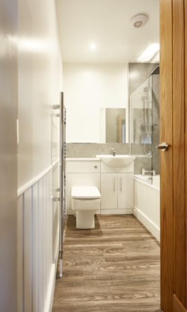 Bathroom 2 125 Birkenshaw Lane