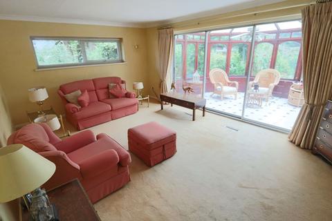 1 Highclere Close, Kenley, CR8 5JU