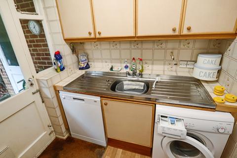1 Highclere Close, Kenley, CR8 5JU