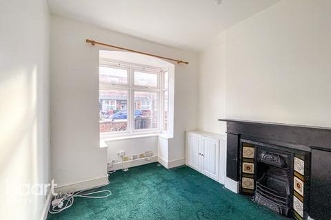 4 bedroom terraced house to rent, Filey Road, READING