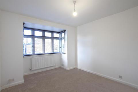 4 bedroom semi-detached house to rent, Tachbrook Road, Feltham TW14