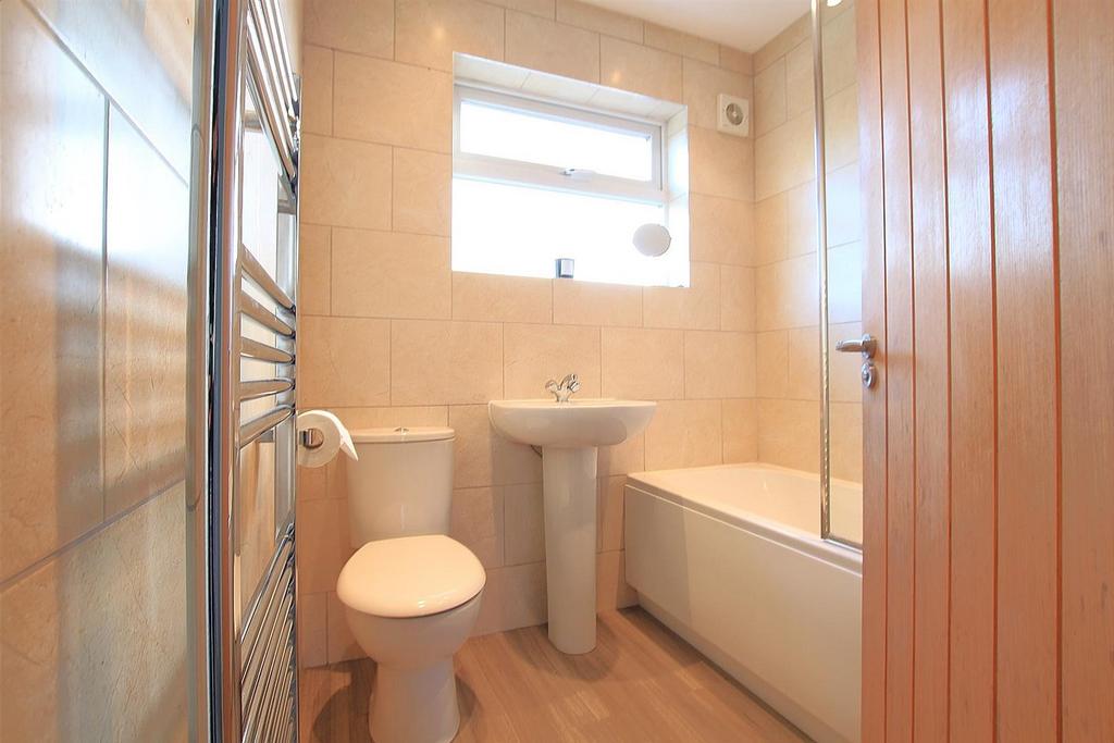 Family Bathroom/ WC
