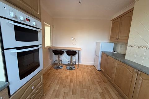 2 bedroom flat to rent, Stainforth Road, Barnby Dun DN3