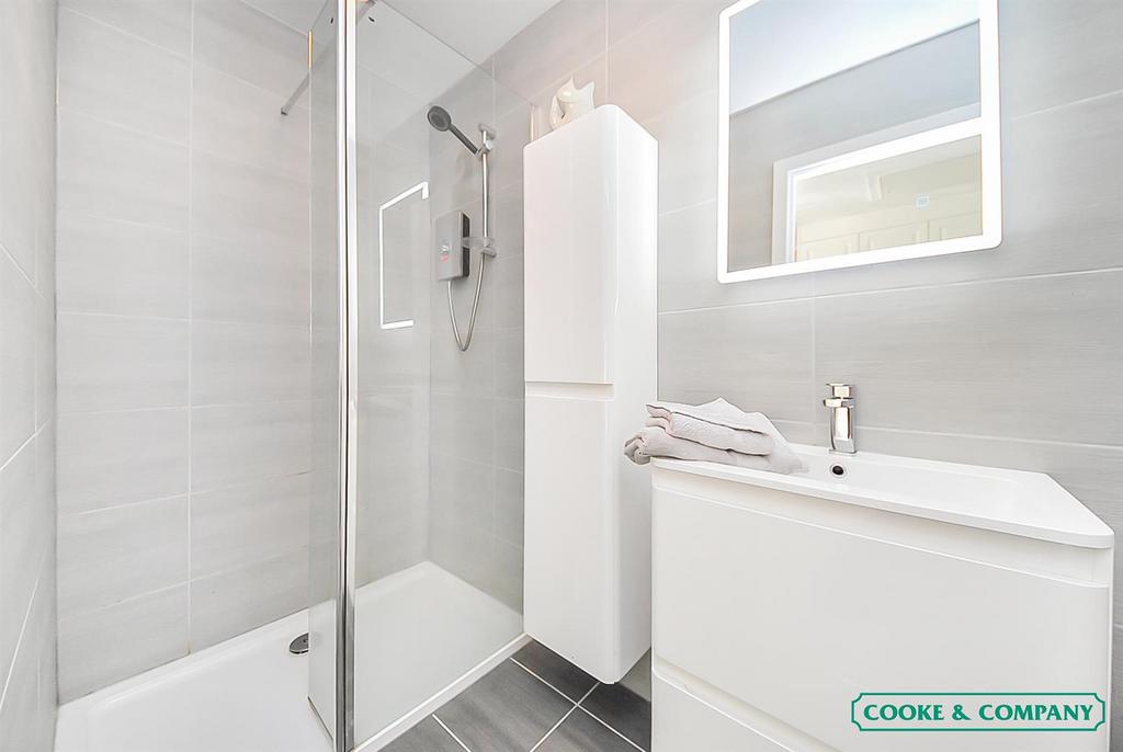 215 St Helens Road En-Suite.jpg