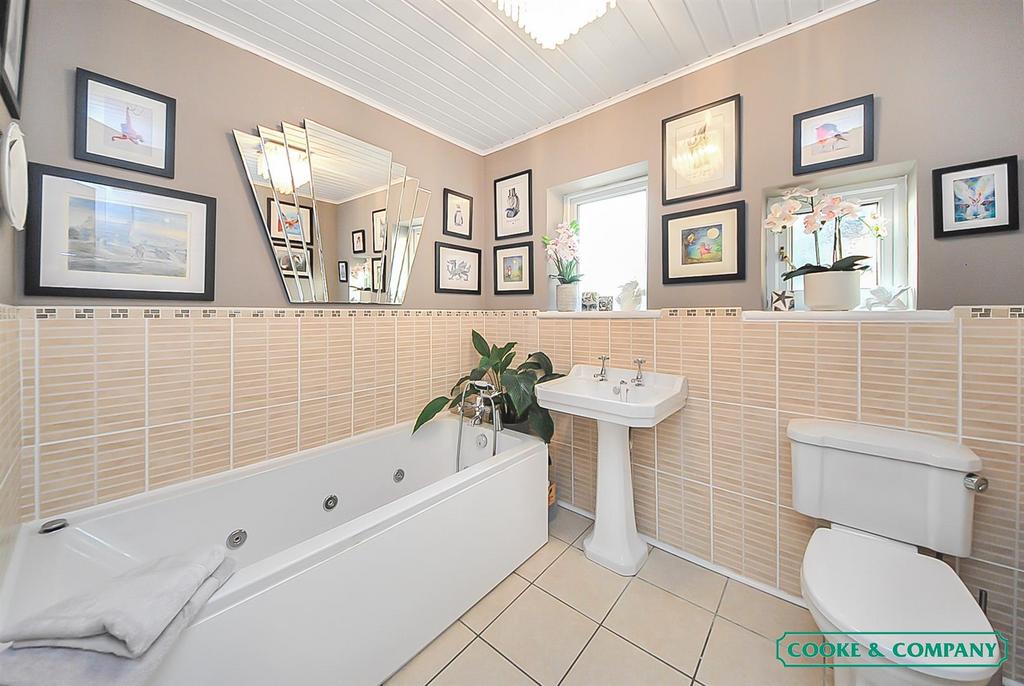 215 St Helens Road Bathroom (2).jpg