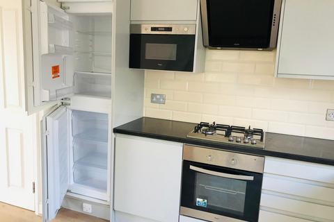 3 bedroom flat to rent, Willoughby Road, London N8