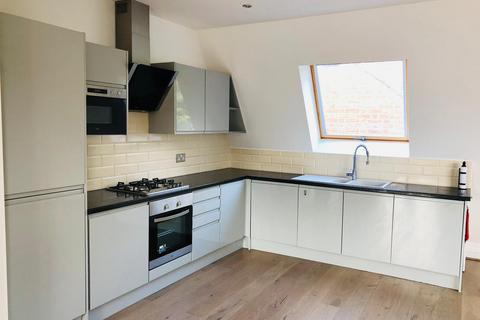 3 bedroom flat to rent, Willoughby Road, London N8