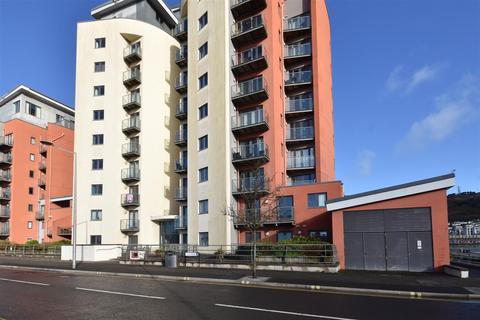 2 bedroom flat to rent, 127 South QuaySouth QuayThe MarinaSwansea