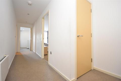 2 bedroom flat to rent, 127 South QuaySouth QuayThe MarinaSwansea