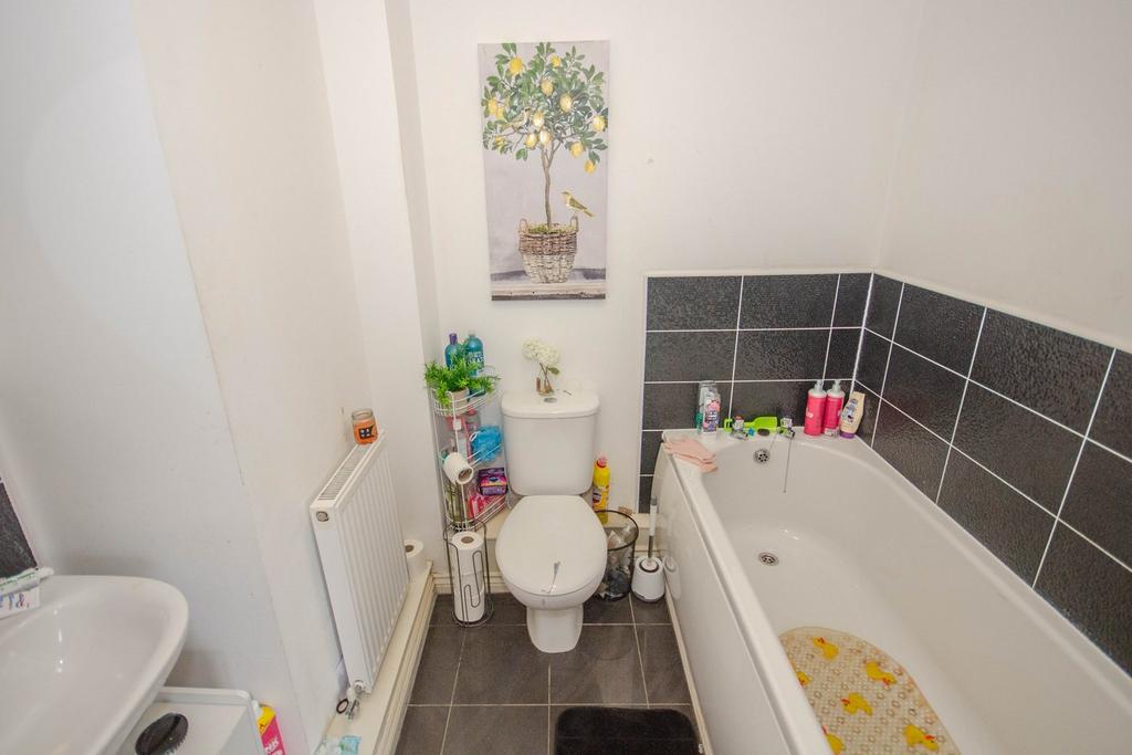 24 Kirkistown Close Family Bathroom Brown and...