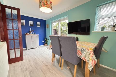 3 bedroom semi-detached house for sale, Canterbury Gardens, Hadleigh, Ipswich