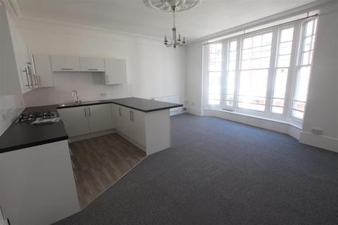 2 bedroom apartment to rent, Grove Road, Eastbourne BN21