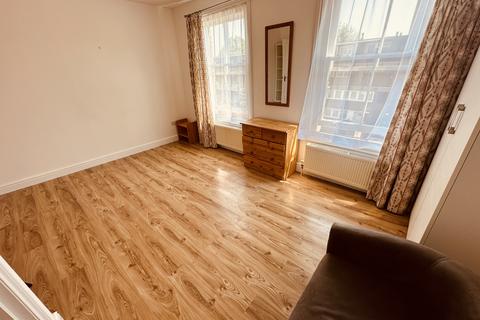 4 bedroom maisonette to rent, St. John's Way, London N19