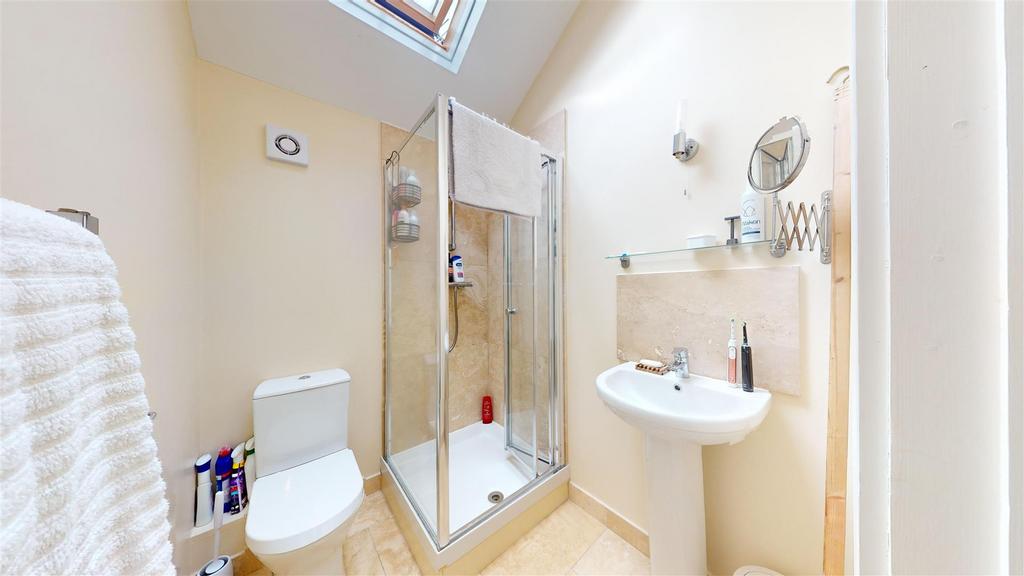 Apartment 3, 26 27 Princess Street En suite Shower