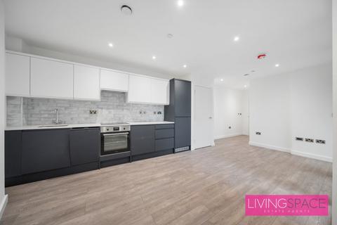 1 bedroom flat to rent, 1a High Mead, Harrow