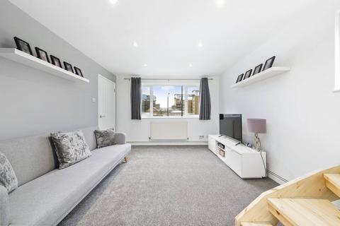 1 bedroom flat to rent, East Smithfield, Tower Hill, London, E1W