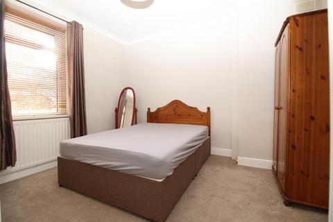 3 bedroom terraced house to rent, Lambert Square, Coxlodge, Newcastle Upon Tyne