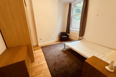 3 bedroom flat to rent, Whitehall Park, London N19