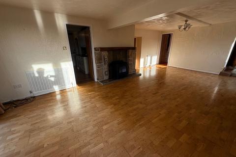 4 bedroom detached house to rent, Toftshaw Fold, Bradford BD4