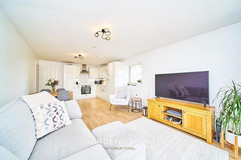 2 bedroom apartment for sale, Southwood Court, Hornchurch, RM11