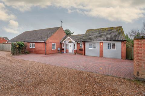 5 bedroom detached bungalow for sale, Yewtree Grove, Kesgrave, Ipswich, IP5 2GL