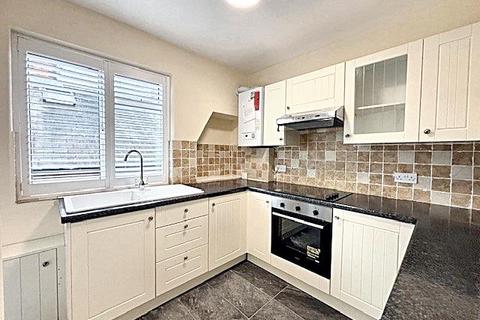 3 bedroom flat to rent, Madrid Road, Guildford GU2