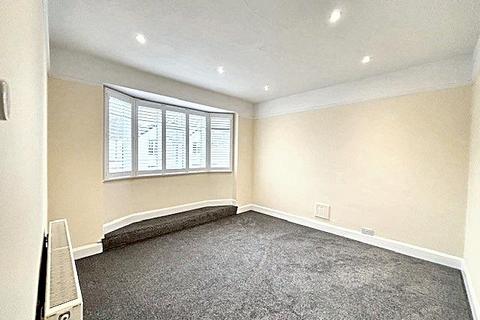 3 bedroom flat to rent, Madrid Road, Guildford GU2