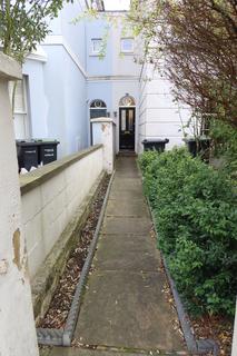 4 bedroom semi-detached house to rent, Windmill Street, Gravesend, Kent