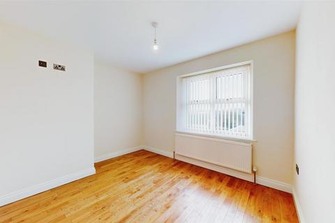 2 bedroom end of terrace house to rent, Witchfield Hill, Shelf, Halifax