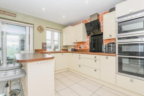 4 bedroom detached house for sale, South Brook Gardens, Mirfield WF14