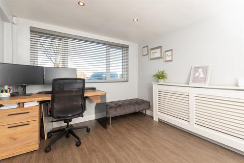 33 Avery Way, Allhallows, Rochester, ME3 9PX