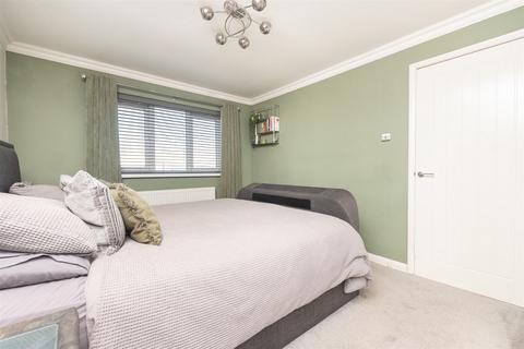 33 Avery Way, Allhallows, Rochester, ME3 9PX
