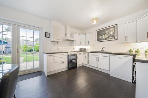65 Bassetts Way, Farnborough, Orpington, BR6 7AG