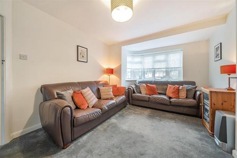 65 Bassetts Way, Farnborough, Orpington, BR6 7AG