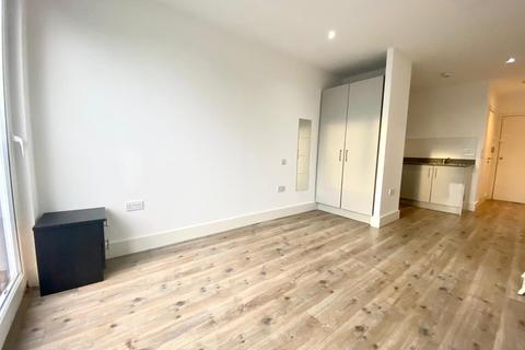 Studio to rent, Luminaire Apartments, Kilburn High Road, London