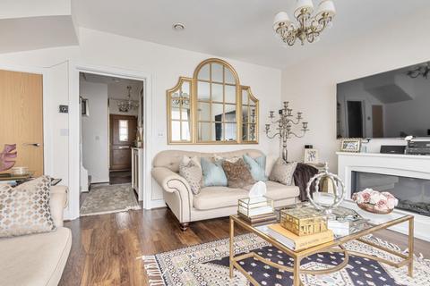 9 Wilkes Close, London, NW7 1FP