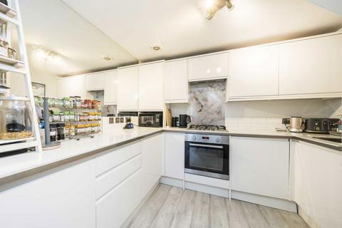 2 bedroom terraced house for sale, Daubeney Place, Hampton TW12