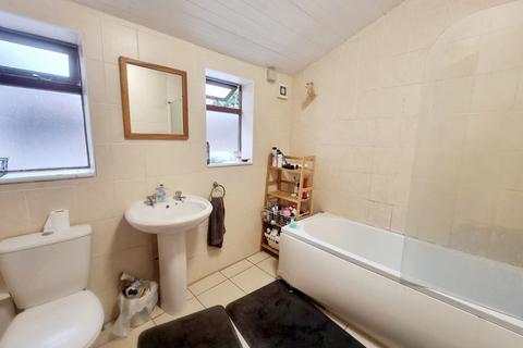 1 bedroom in a house share to rent, Archway Road, Highgate, N6