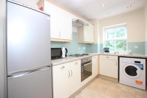 3 bedroom flat to rent, Wren Close, Bristol BS16