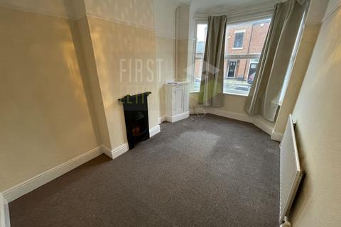 3 bedroom terraced house to rent, Lorne Road, Leicester LE2